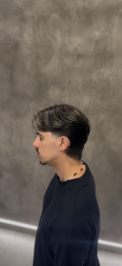 Ανδρικό middle part mullet με blonde highlights και taper στη φαβορίτα ανδρικό κούρεμα & fade | κουρείο λάρισα |